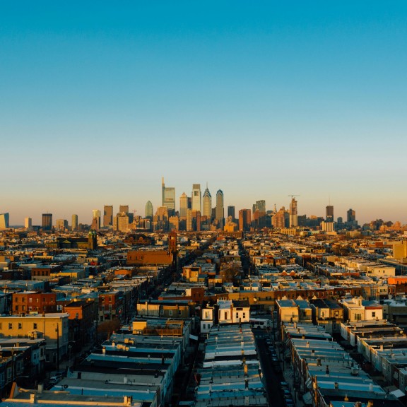 philadelphia skyline before sunset